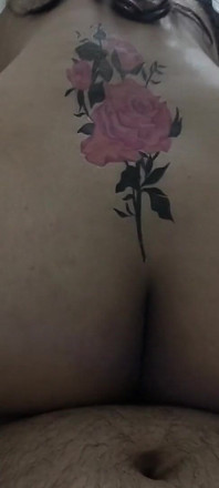 Indická manželka s falešným tetováním sexy máma