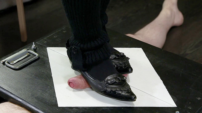 House of Era: Zmiażdżony przez baletowe buty z gett CBT