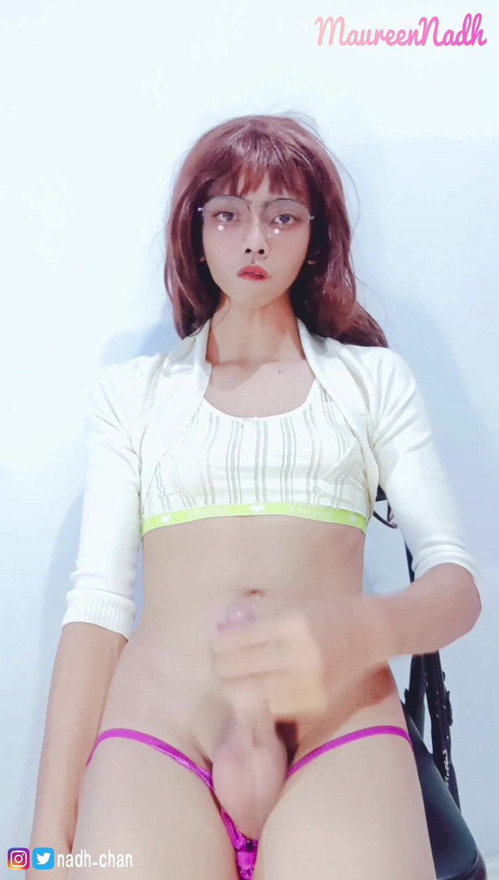 MaureenNadh: Asian Shemale Trap Solo Masturbacja, spust na brzuchu