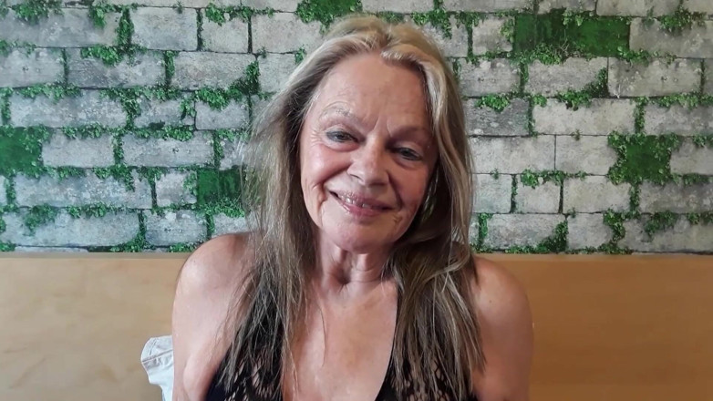 martinawest: Martina West kendini yatıştırmak için dildo kullanıyor