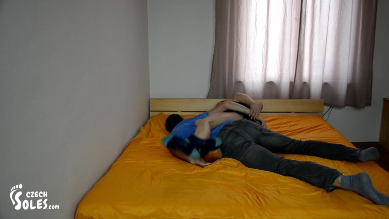 Czech Soles - foot fetish content: Stinkende voetgevecht