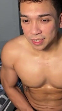 Pinoy Twink kamerada canlı mastürbasyon yapıyor