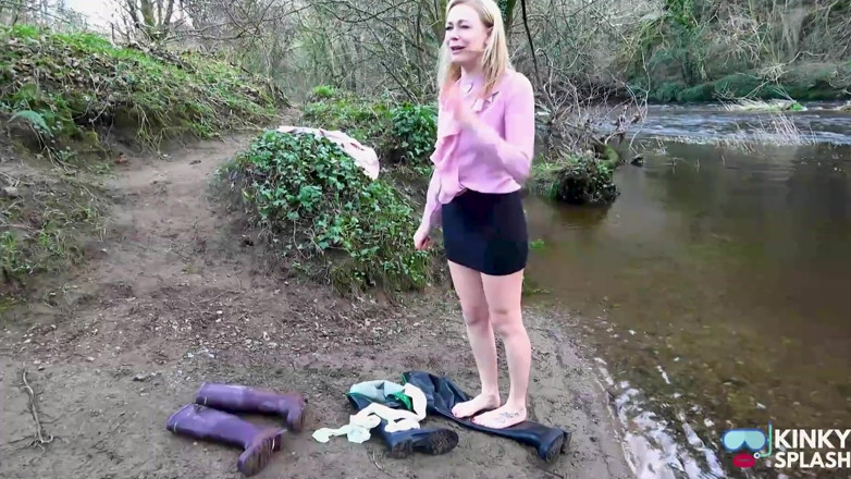 UKCuteGirl Lucy Lauren: De witte panty van de secretaresse doorweekt met tenen die...