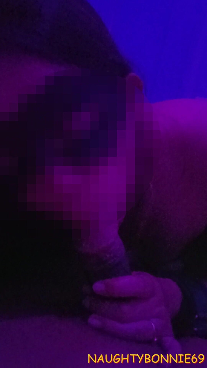 naughty bonnie: Mătușa mea este o curvă, îmi oferă o muie