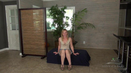 ATK Hairy: Toto je Cody Hunter a ona je nová chlupatá modelka...