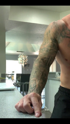 Jasons feet: Aku suka jadi raksasa dan aku menggunakanmu sesukaku