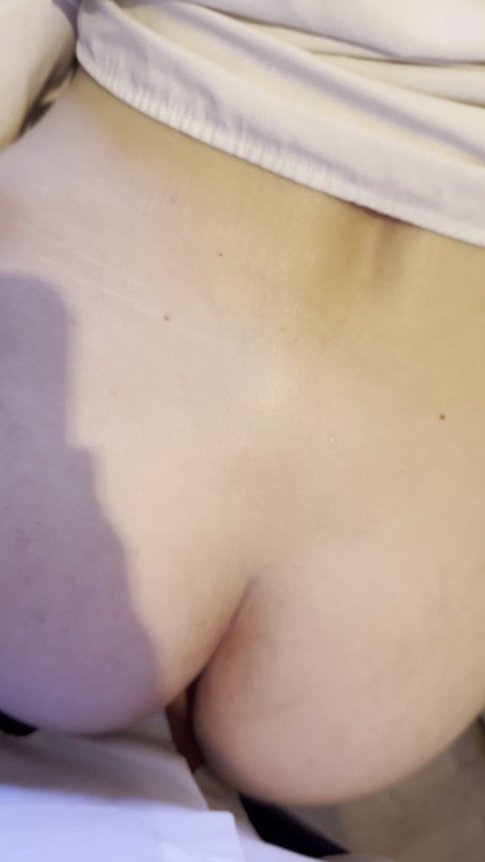 Lady Anna: Aku selingkuh dari suamiku sama teman kantor di toilet