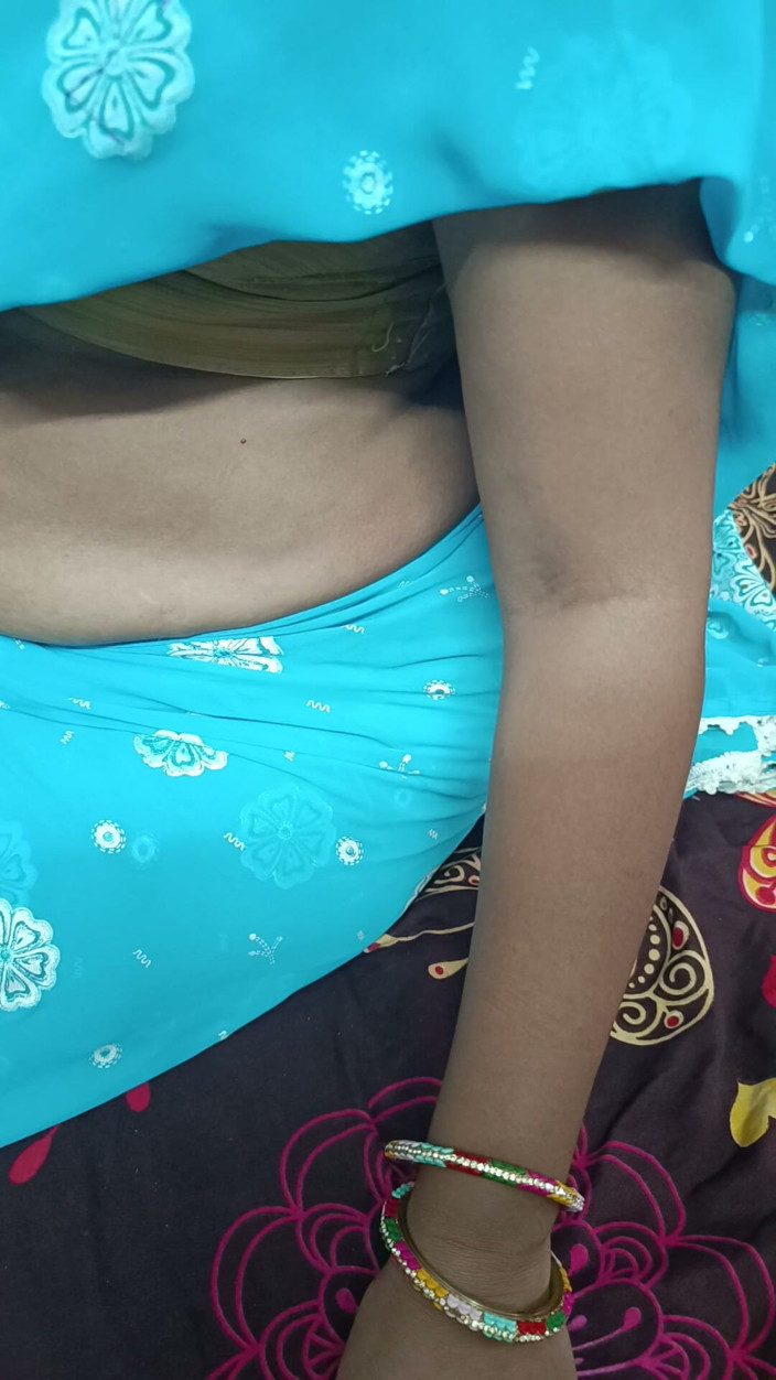 Desigirlsiri: Desi India tante neukt met huiseigenaar voor het betalen van...