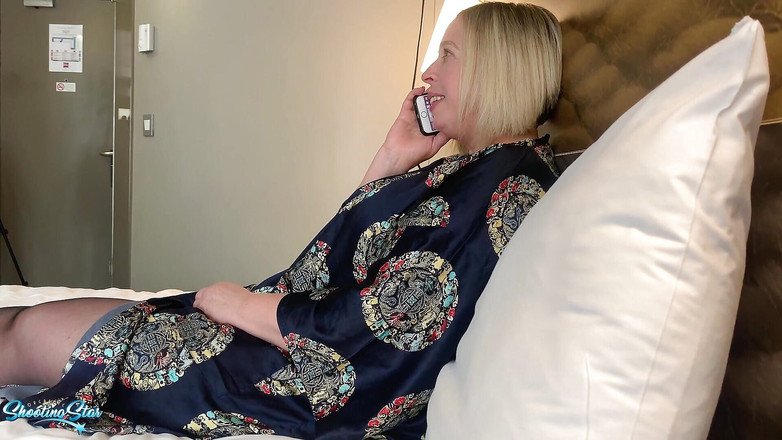 Shooting Star: 出轨人妻在伦敦酒店遇到大黑屌商人情人Mobi dick