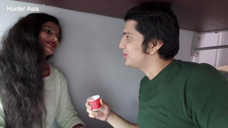hunter Asia: When a Vlogger Met a Stranger in Train - Part 1