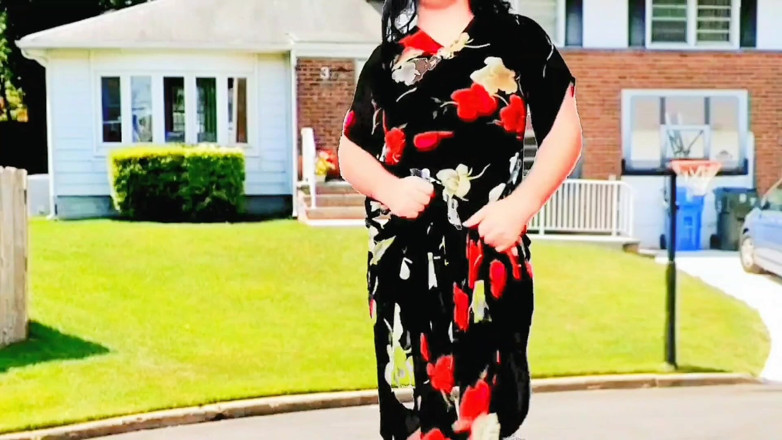 Kitty_Cross: L'irresistibile ragazzo effeminato mostra lentamente quel bel corpo