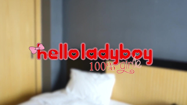 Hello Lady Boy: Bystiga thailändska brud blir sperma dusch