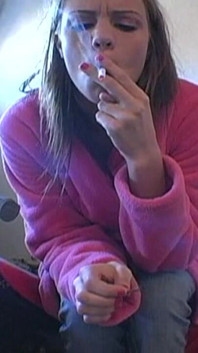 Addison Rose fume avec Addison Rose