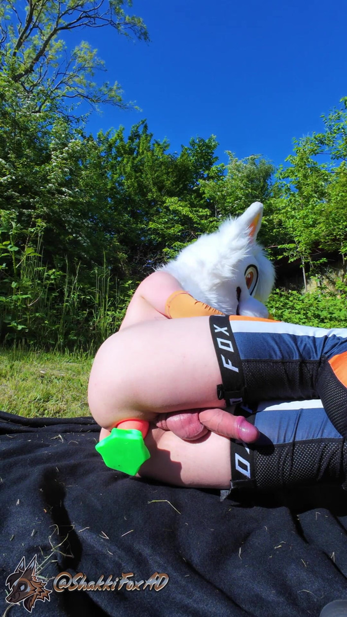 ShakkiFoxAD: Horny Twink Uses Carrot in His Hole