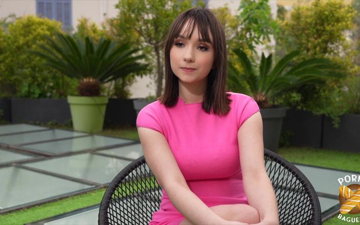 Porno Baguette: 可愛い女の子のアビーがハードなセックスを望んでいる!