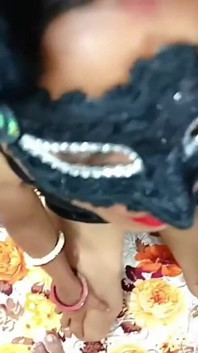 Bhabhi souhlasila, že bude poprvé ošukaná do zadku, Bhabhi cítila, ale také si to užila, řekl, Desi anální video