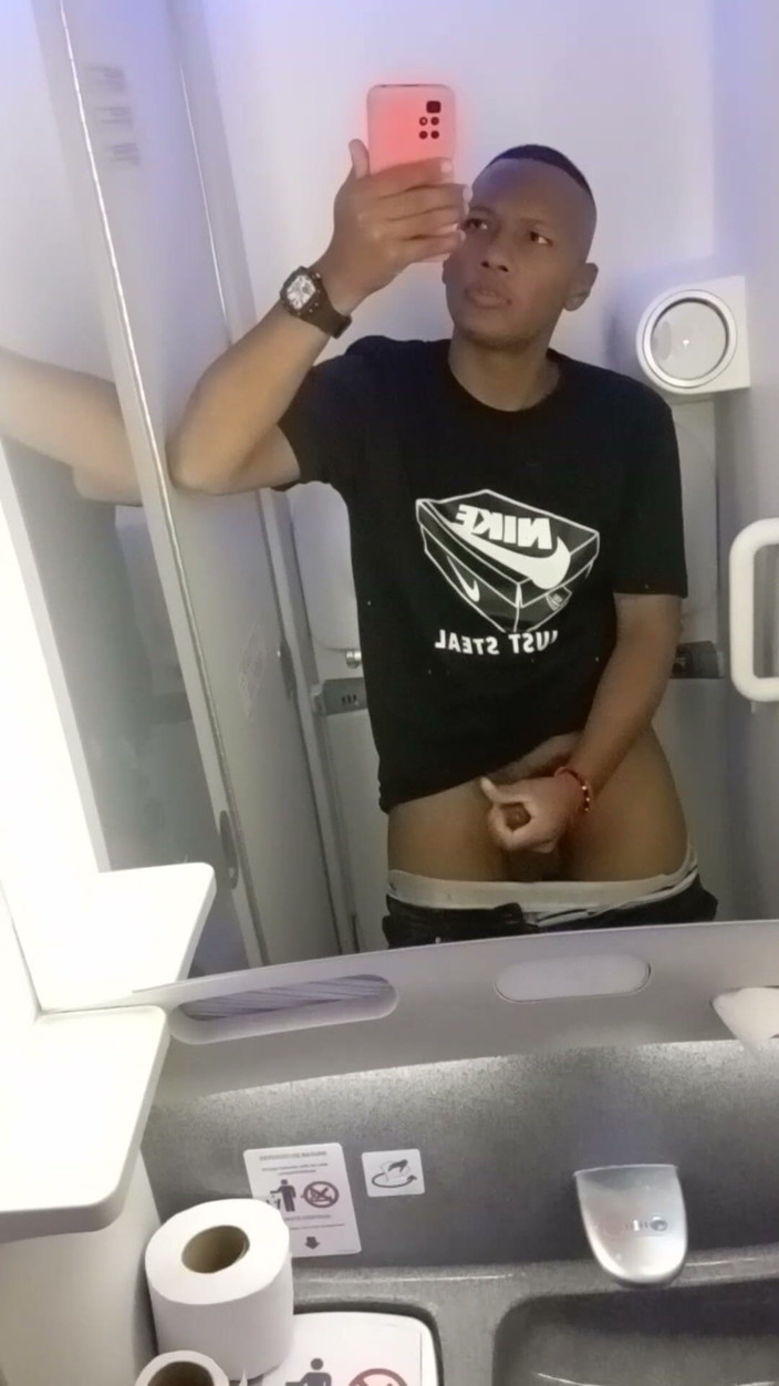 SANTIXXX19CM: Black Bbc Masturbates On Avin Amateur Bigdick