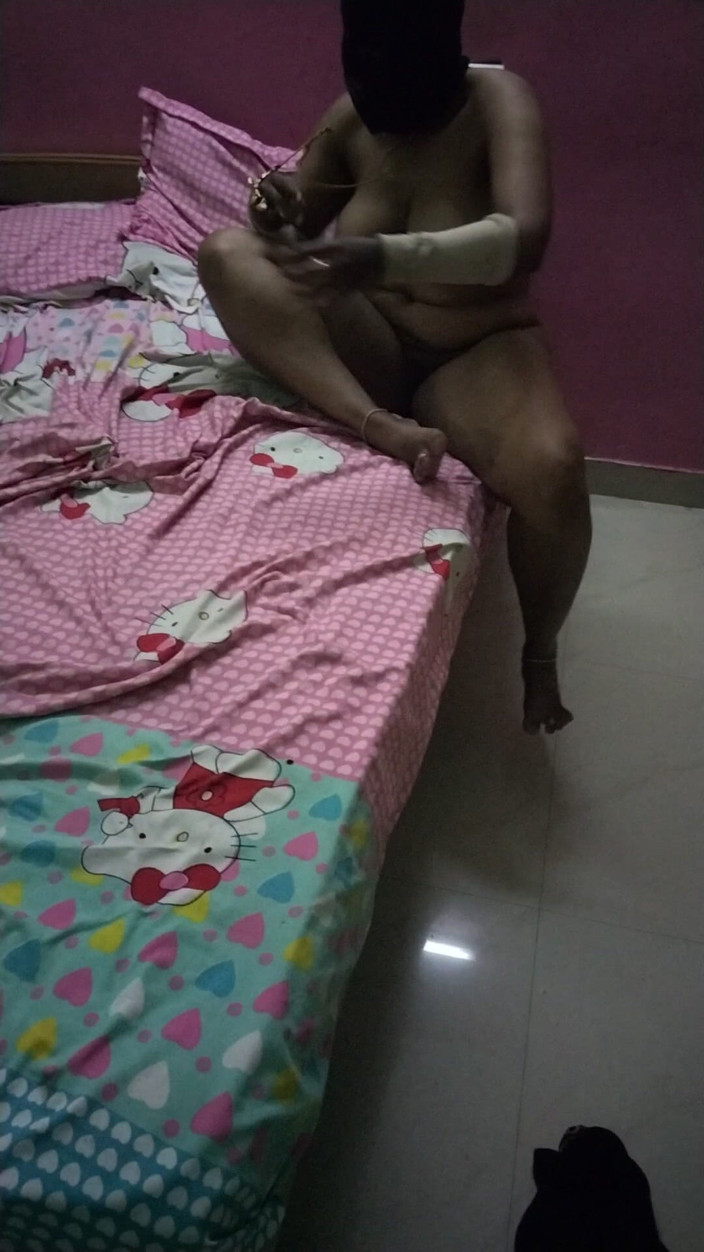 Tamil lesbian: Setelah syuting, dia lelah