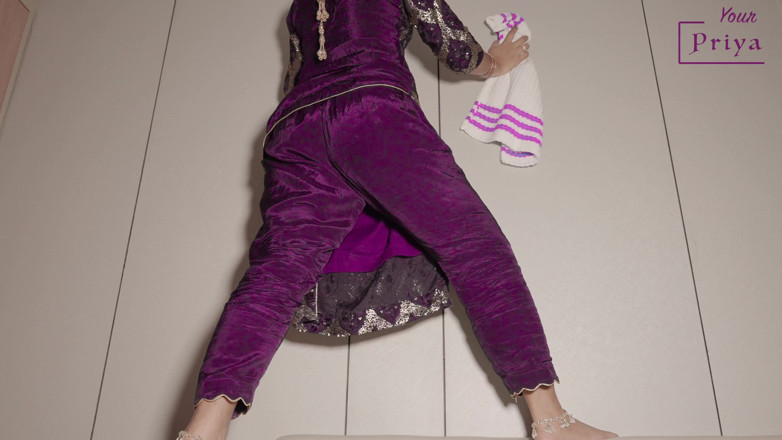 Your Priya: Vänens styvmamma lär analsex efter het massage, hon faller under...