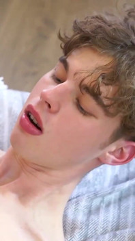 Daddyontwink schattige twink Nick Moon geneukt door Dmitry Osten