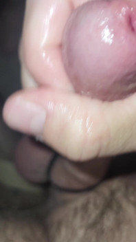 Enorme sborrata sui piedi dopo il pompino dalla moglie latina mentre indossa calze e lingerie sexy
