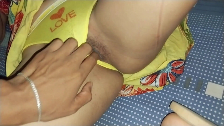 Dulce_Lou: 我的男朋友让他最好的朋友操我紧致的阴户。我生日的惊喜。谢谢爱。