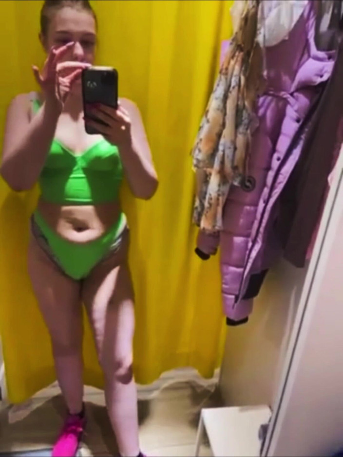 JuiceLussie: Masturbare publică în vestiar