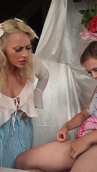 Pussy's Hair Stylist