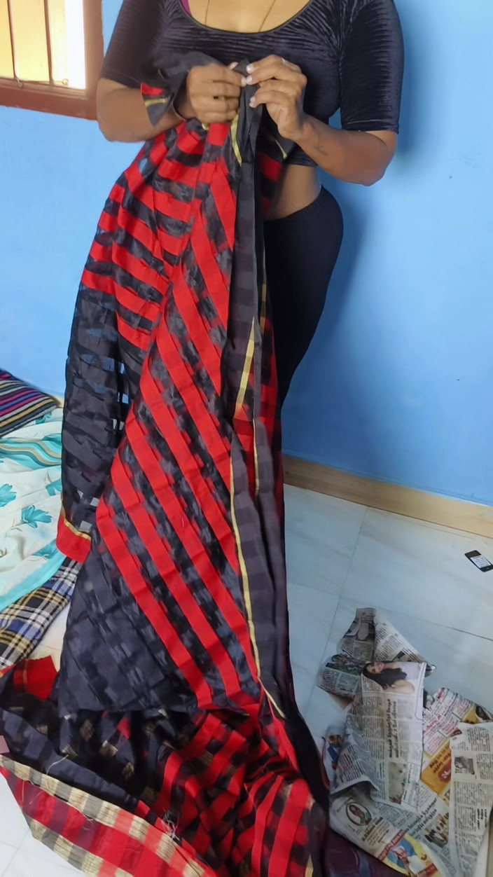 Benita sweety: Svart Saree bär het show