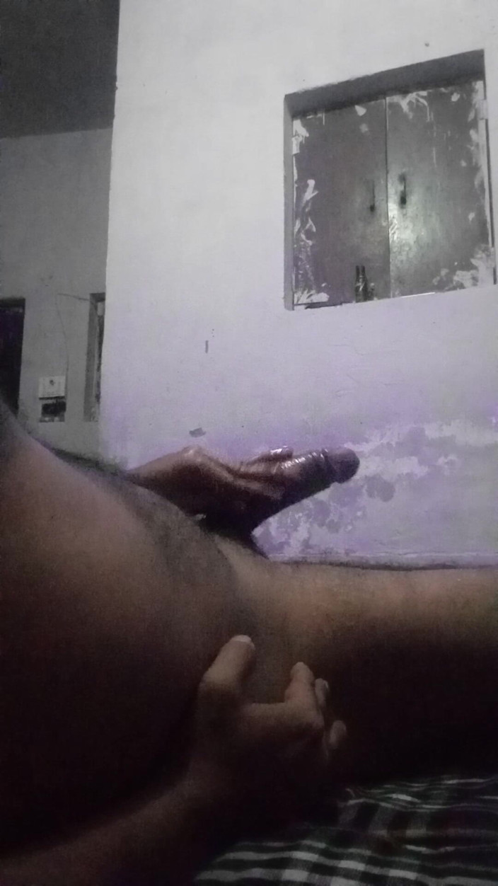 Raaz26d: Унікальному стилі – мастурбую і змащую мій член і готуюся до сексу