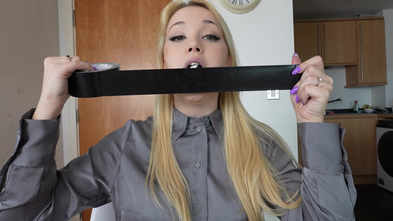 Latina Fetish: Lilmissyuk Sexy Secretary Selfgags Herself with Newspaper Gags!(fullhd)