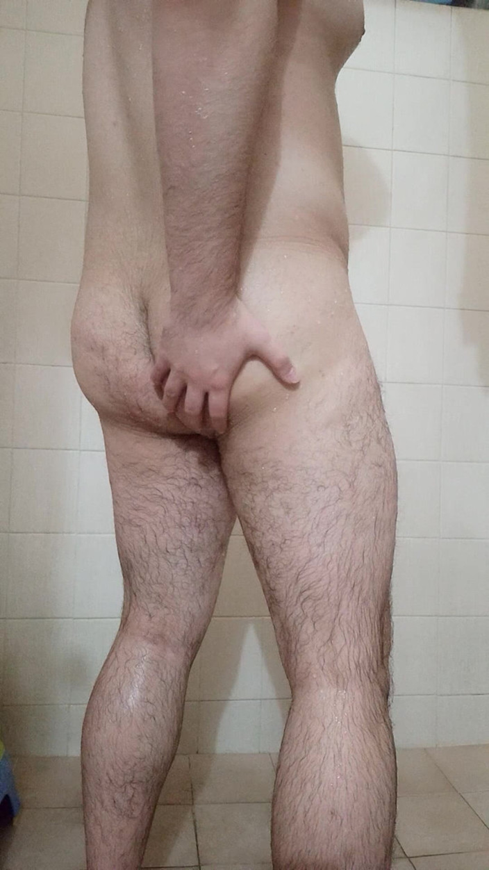 Himbo_Fox: 샤워실에서의 엉덩이와 허벅지 숭배