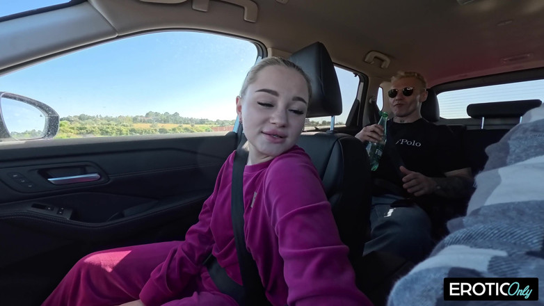EroticOnlyClips: Bionda di 20 anni viene scopata duramente da un ragazzo più...