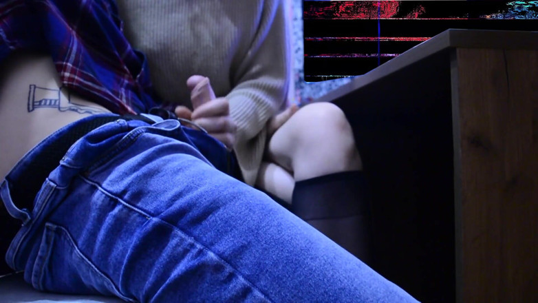 20th century of porn: Sınıf arkadaşım ders sırasında masanın altında sikime mastürbasyon yapıyor