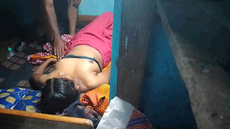 Desi palace: Bhabhi seksi panas India berkongkek