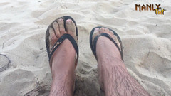 Manlyfoot: Cum Sand & Žabky - Nudistická pláž - Série ponožky se spermatem - Manlyfoot - Epizoda 2