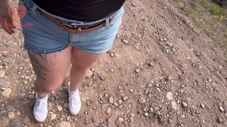 CoupleLove91783: Creampie in jeep con la matrigna della migliore amica