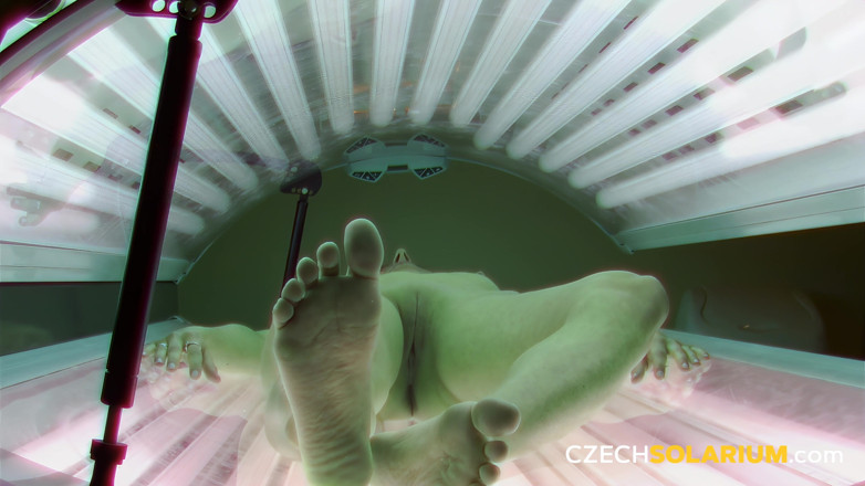 Czech Solarium: Solarium checo 67: nena morena se desnuda y muestra su apretado...