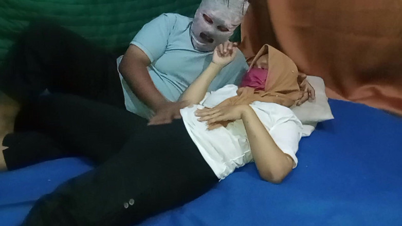 Babang endut: Indonesia el coño de mi madrastra pidiendo lamer y follar