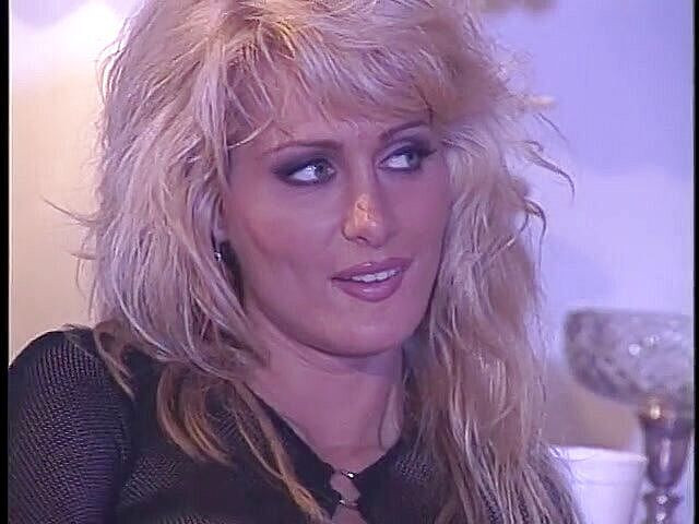 I kissed a girl and I liked it: Huisvrouwen verkennen met elkaar hun lesbische fantasieën