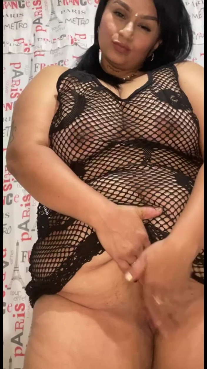 Athenaking: Cewek madura dengan pantat montok lagi asik masturbasi memeknya sampai...