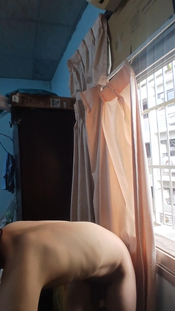 Gaysian fun: Deschide fereastra din cameră și dezbracă-te