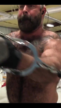 Pumped up Muscle Daddy