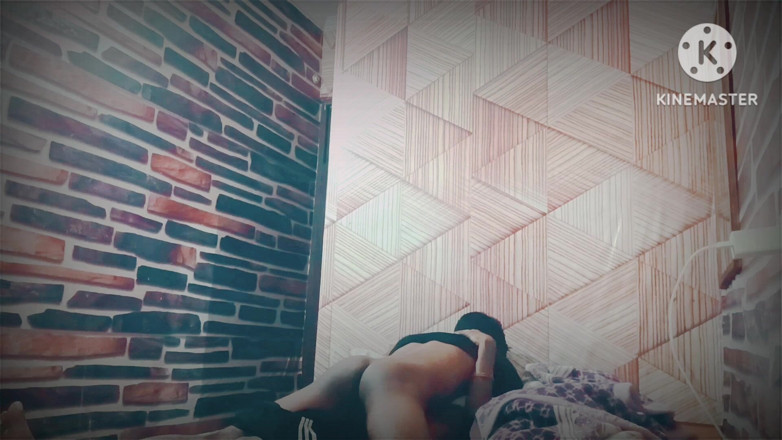 Sandeepp: Une petite demi-sœur dans la chambre profite pleinement de sa...