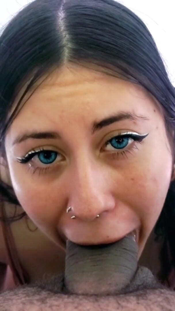 DherlyDoll: Se puso demasiado cachonda y me dio una mamada hasta...