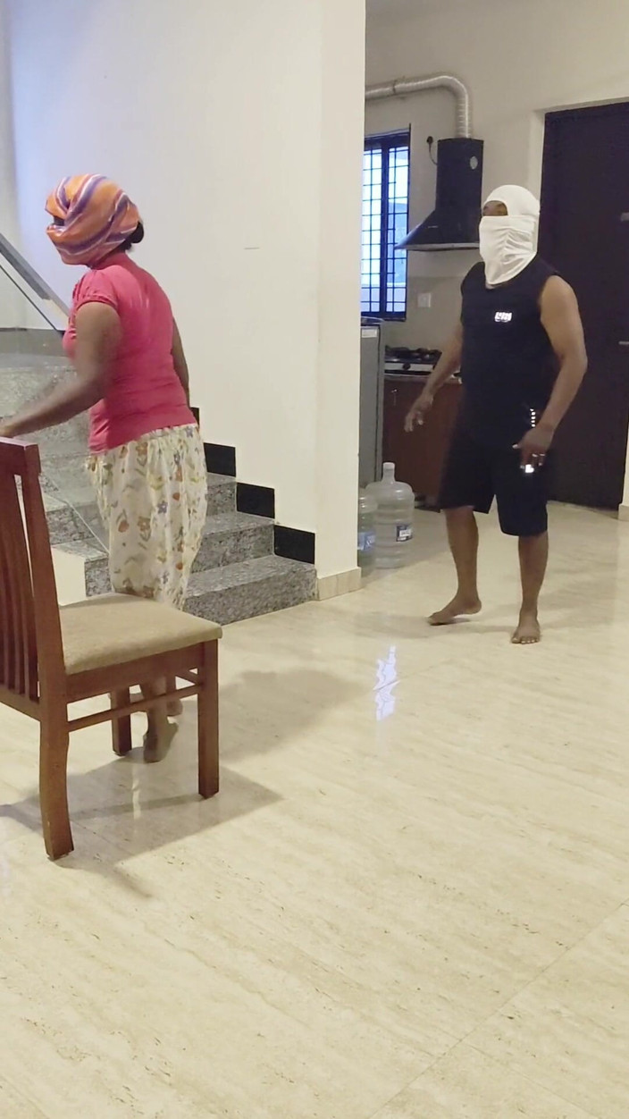 Thesana: Cikgu mengongkek pelajar dalam tuisyen di rumah