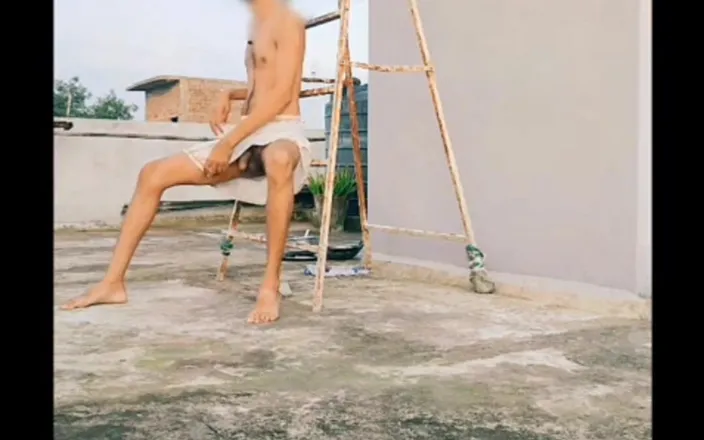 Tani: Pissing Outdoor