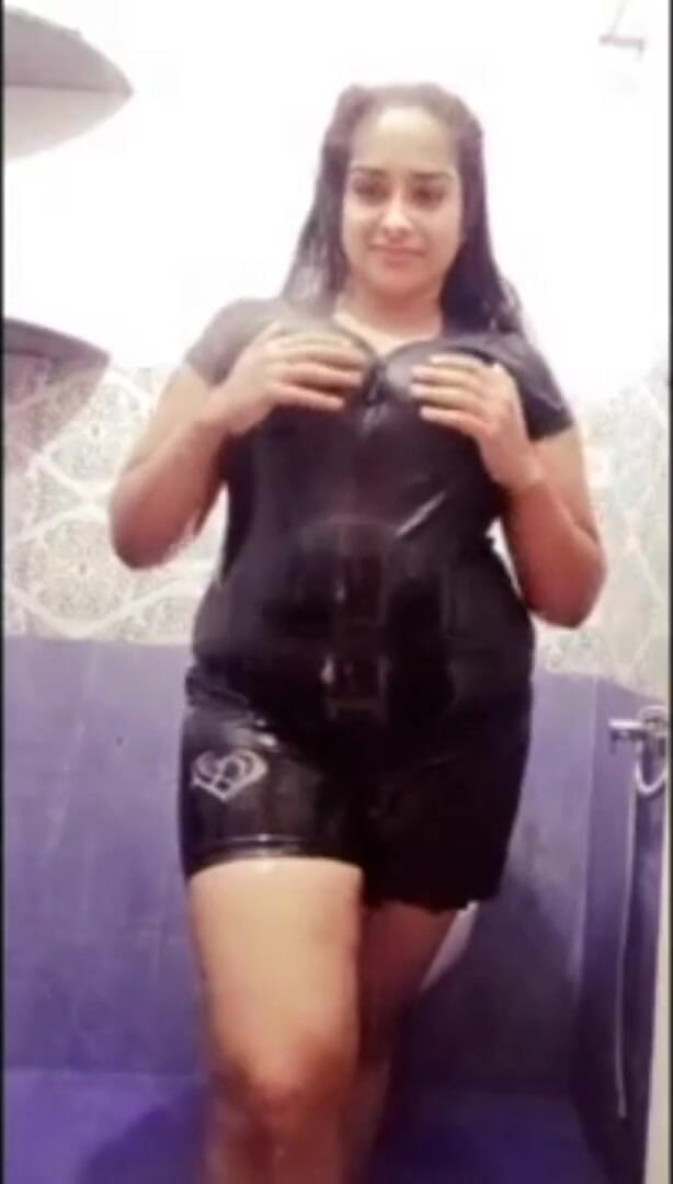 Your Arya: Desi Arya Ko Nahte Huve Deko