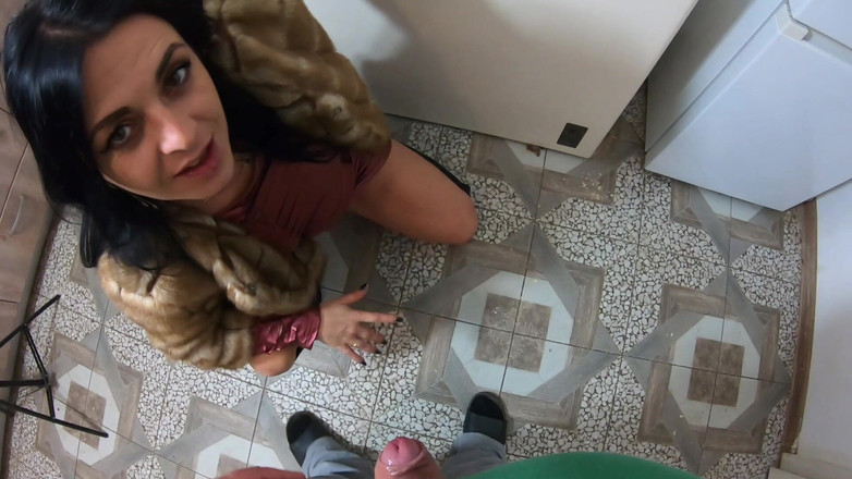 MilfyCalla: Big Squirt and Cum Play While Wearing Fur Coat and...