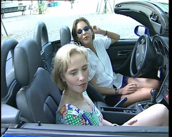 YOUR FIRST PORN: Zwei Geile Lesbische Muschis - Duas xoxotas lésbicas com tesão